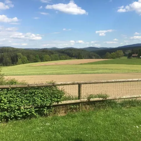 Ferienhaus In Mit Grossem Garten